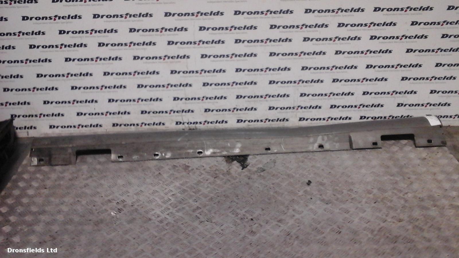 View Auto part Side Skirt Mercedes C Class 2012