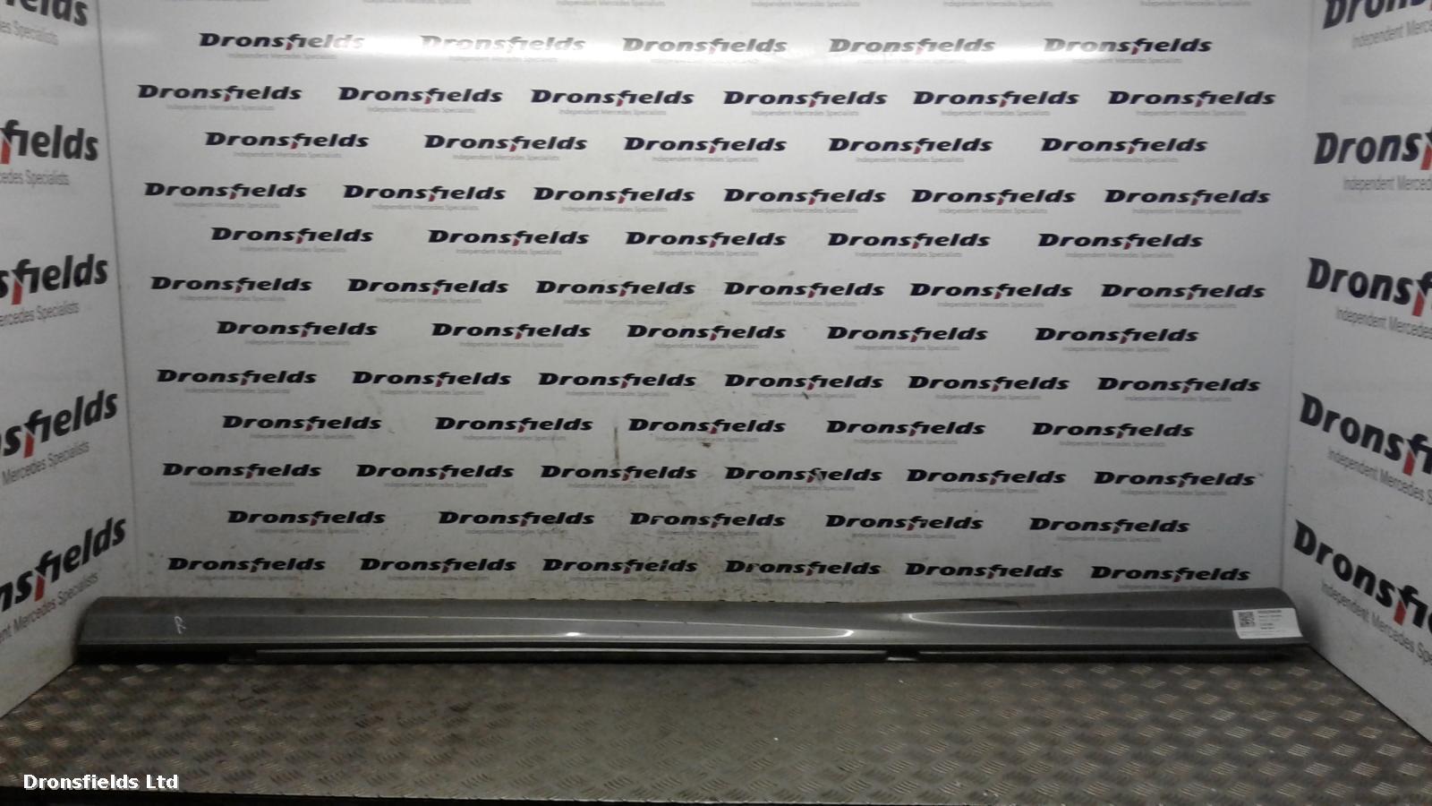 View Auto part Side Skirt Mercedes C Class 2011