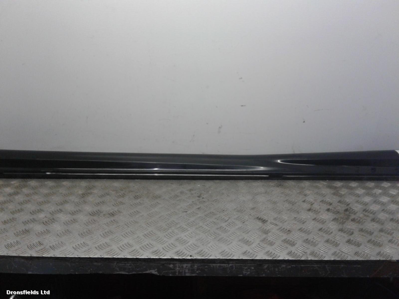 View Auto part Side Skirt Mercedes C Class 2010