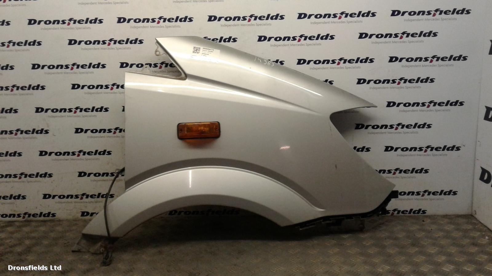 View Auto part R Wing Mercedes Sprinter 2017