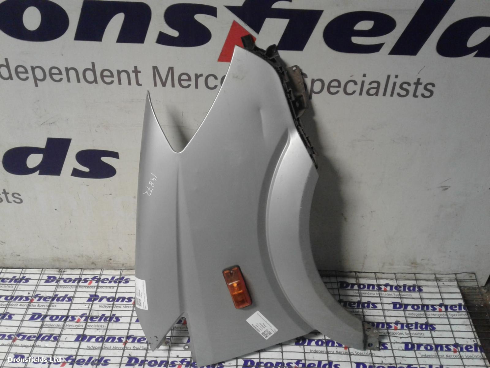 View Auto part R Wing Mercedes Sprinter 2016