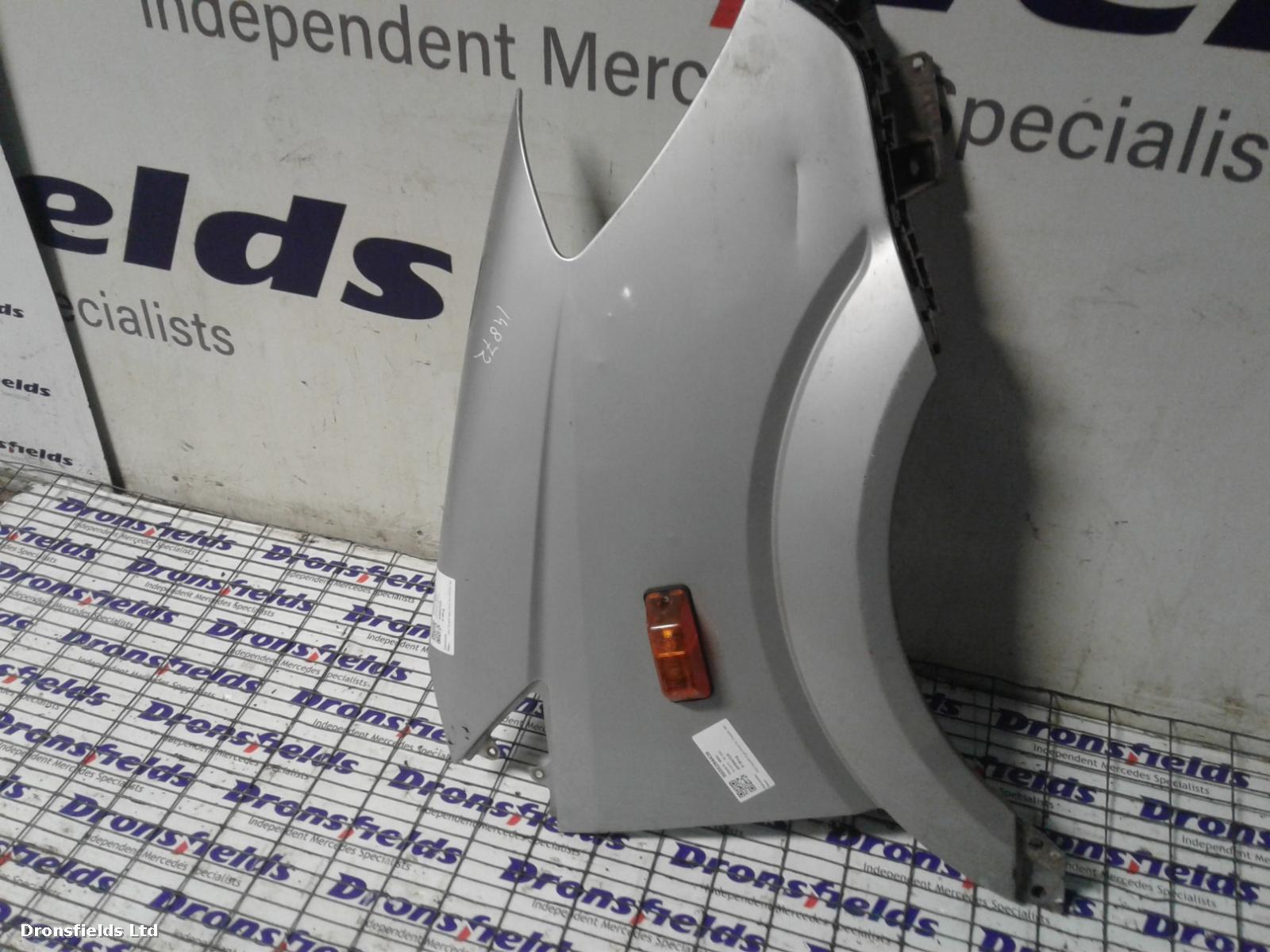 View Auto part R Wing Mercedes Sprinter 2016