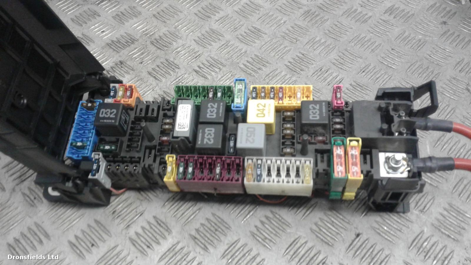 View Auto part Fuse Box Mercedes Vito 2015
