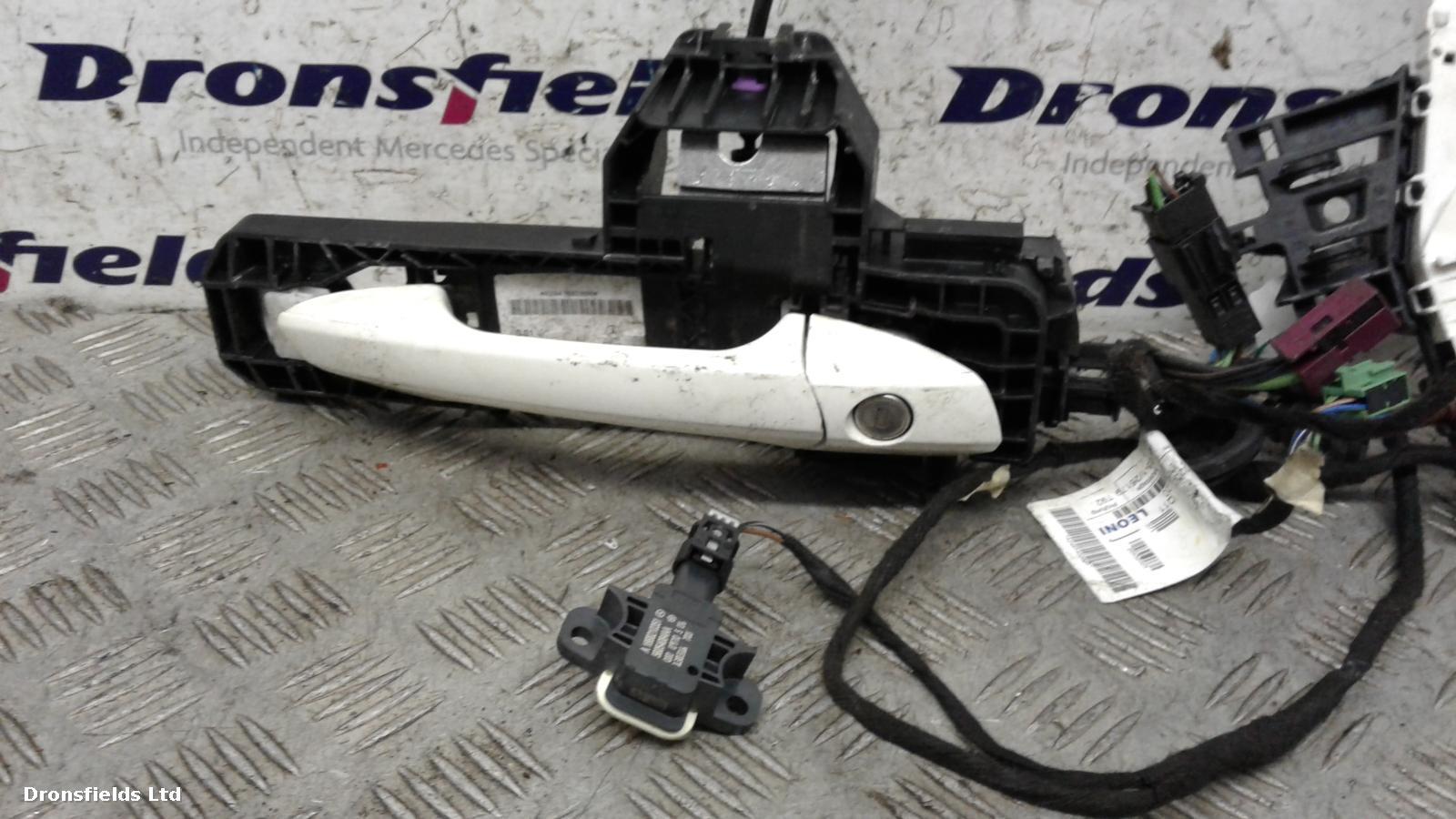 View Auto part Door Lock Assembly Mercedes A Class 2013