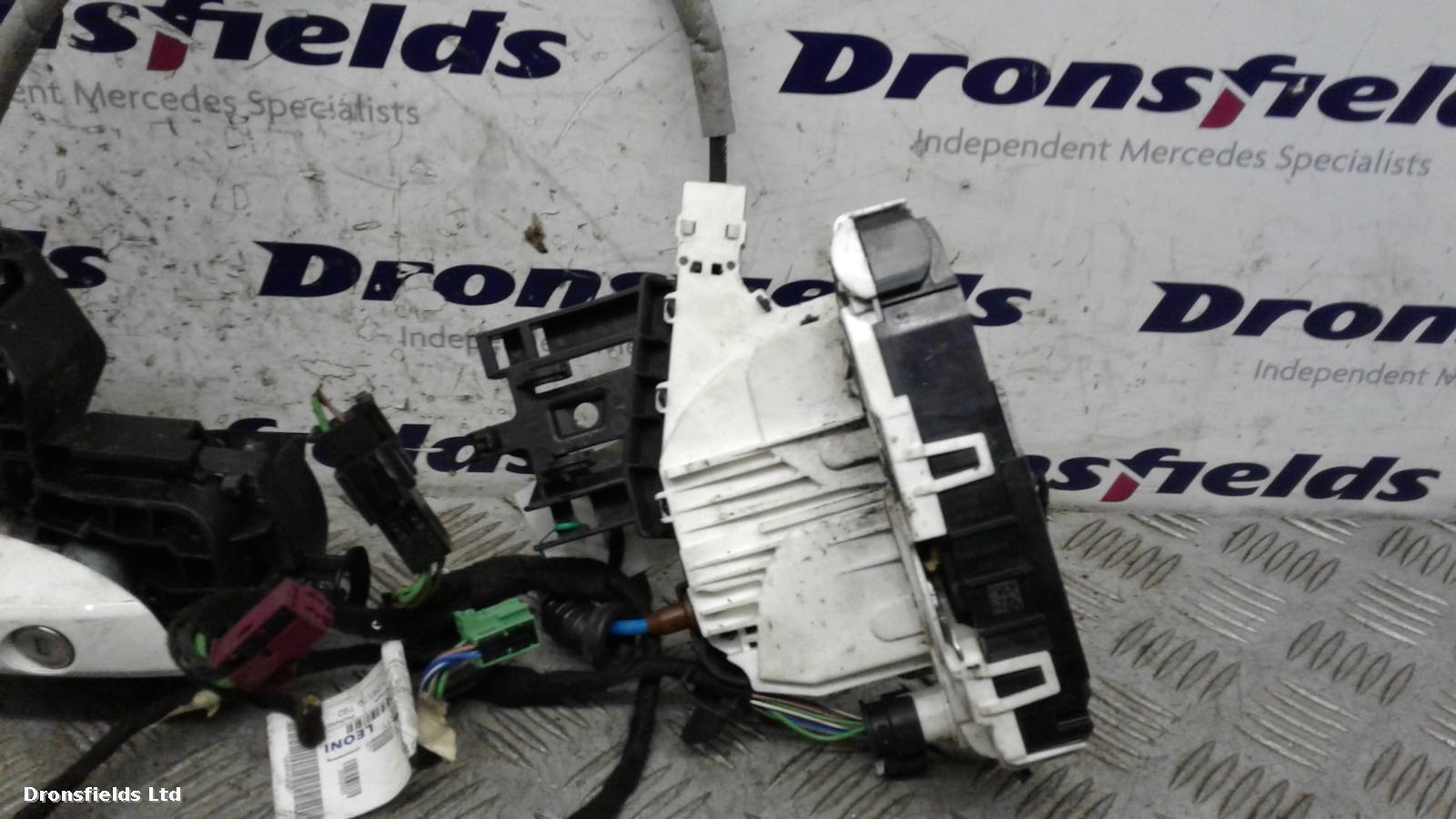 View Auto part Door Lock Assembly Mercedes A Class 2013