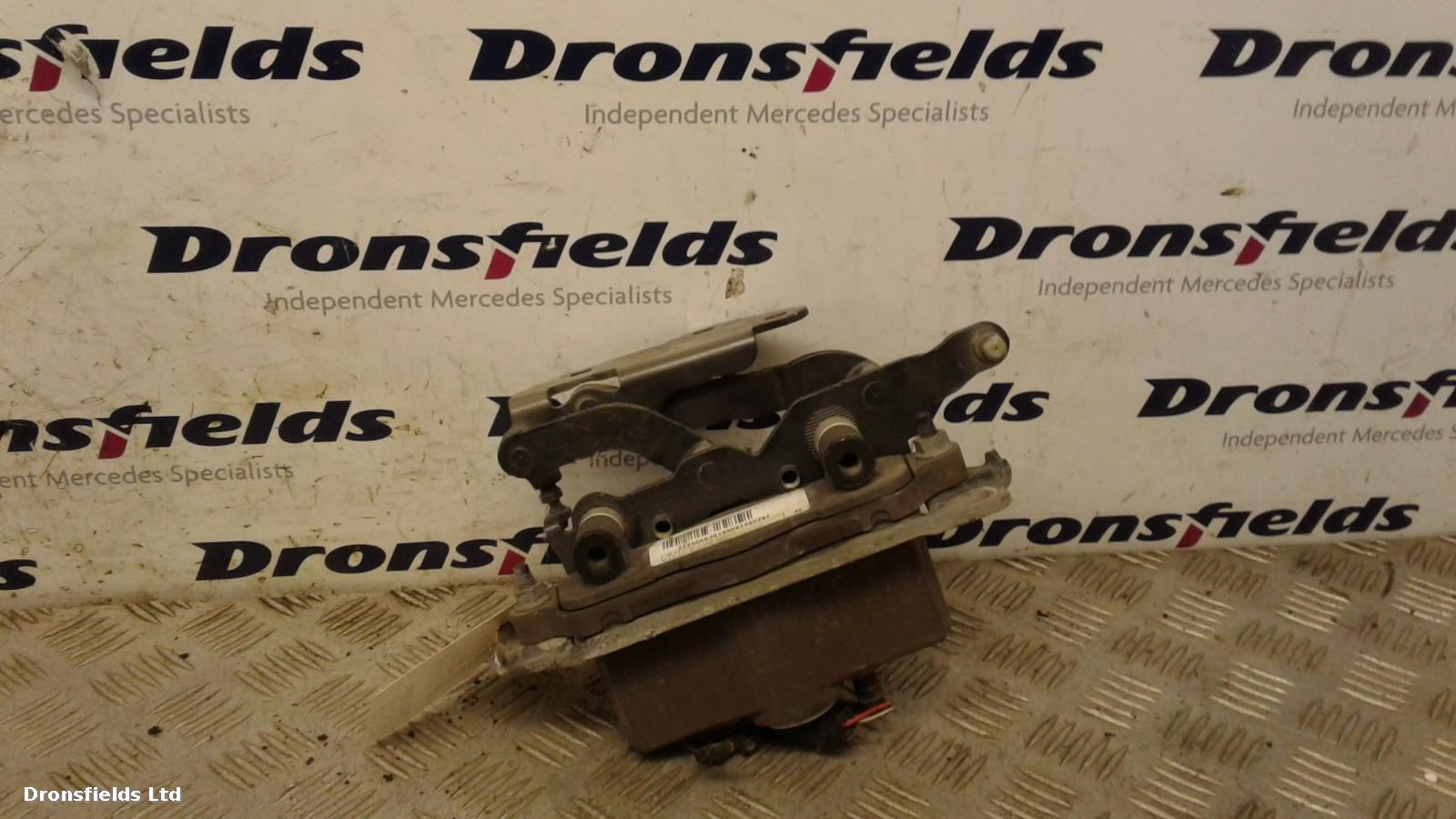 View Auto part Bonnet Hinge Mercedes E Class 2009