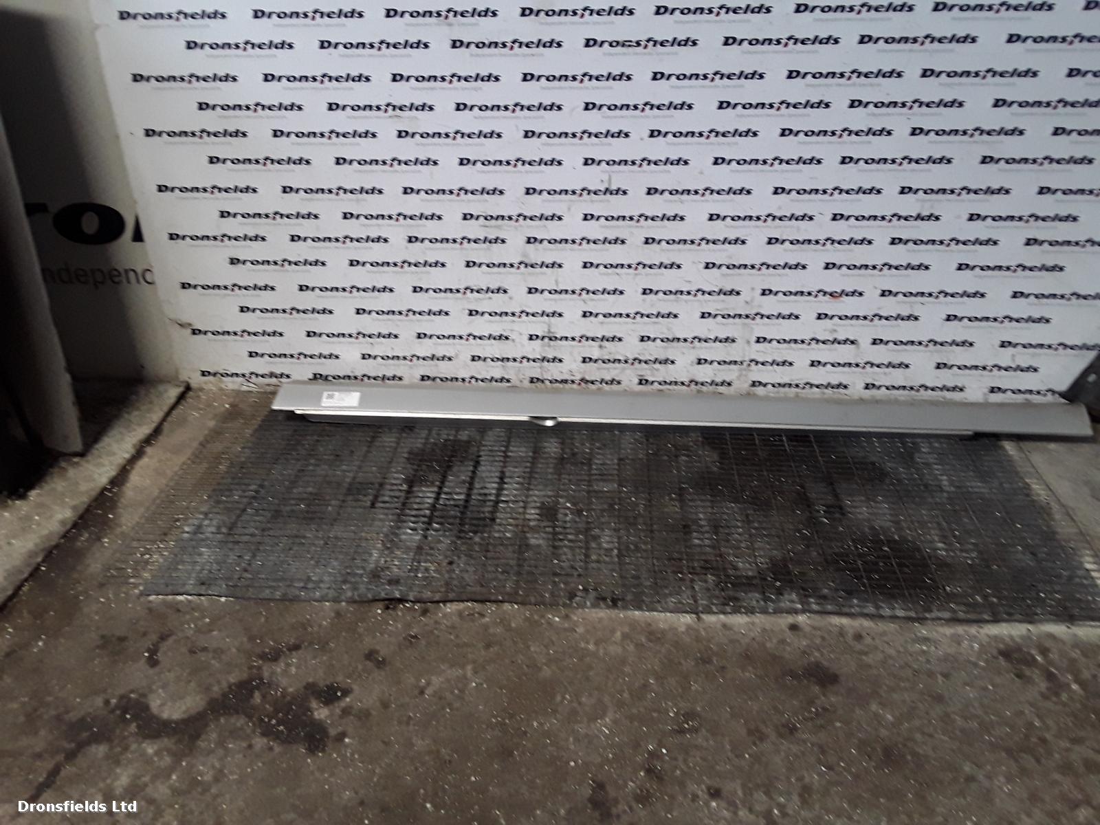 View Auto part Side Skirt Mercedes S Class 2006