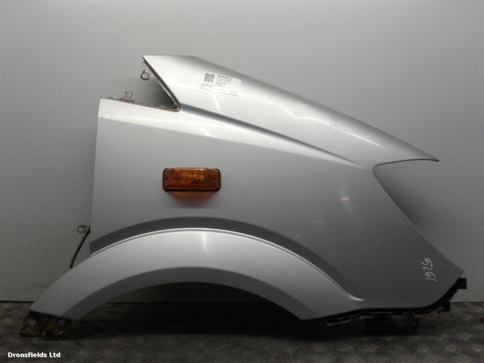 View Auto part R Wing Mercedes Sprinter 2017