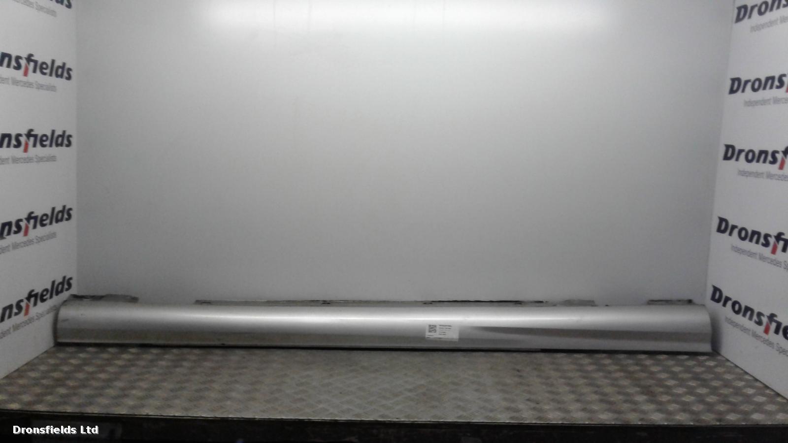 View Auto part Side Skirt Mercedes C Class 2012