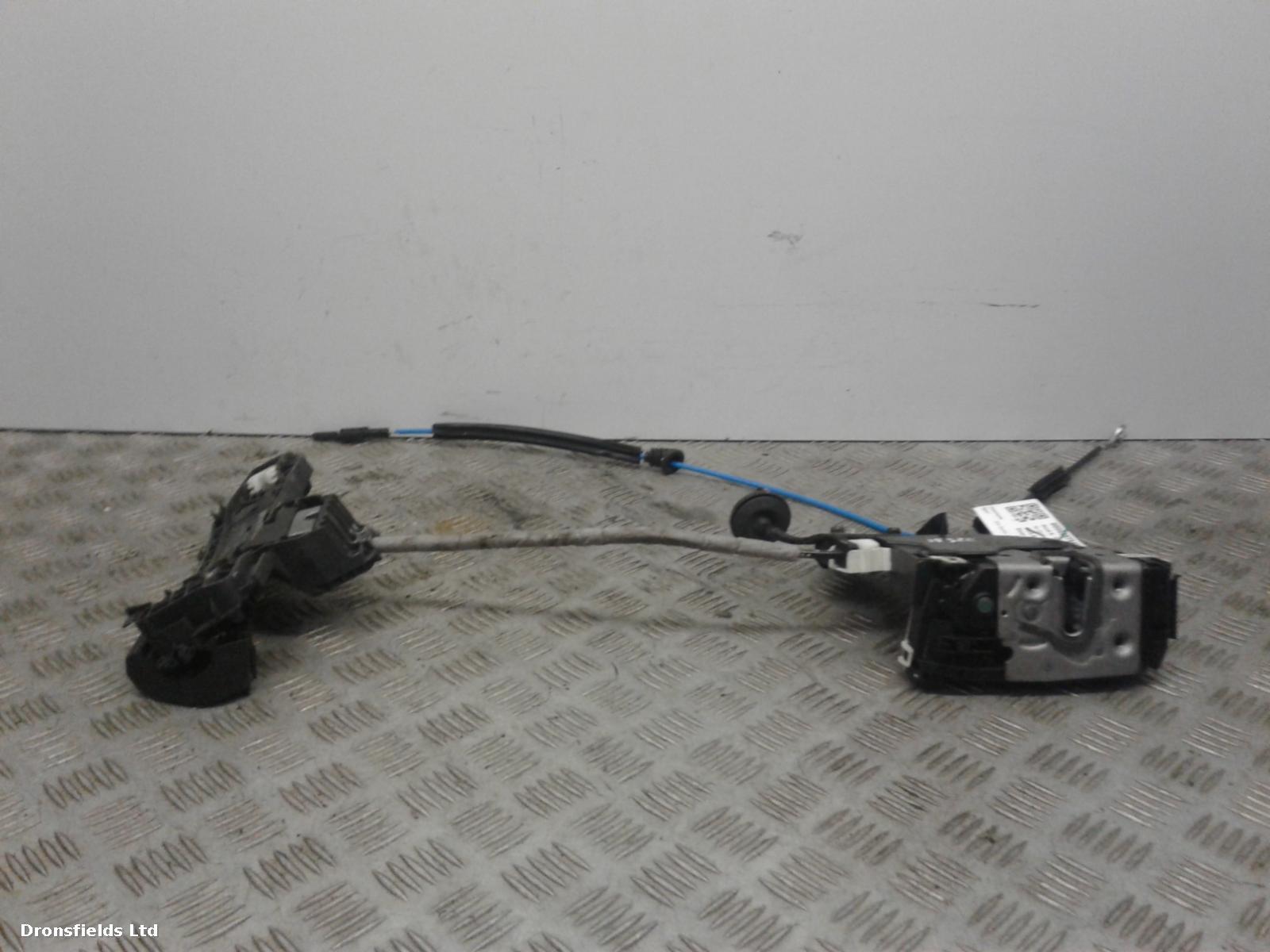 View Auto part Door Lock Assembly Mercedes C Class 2013