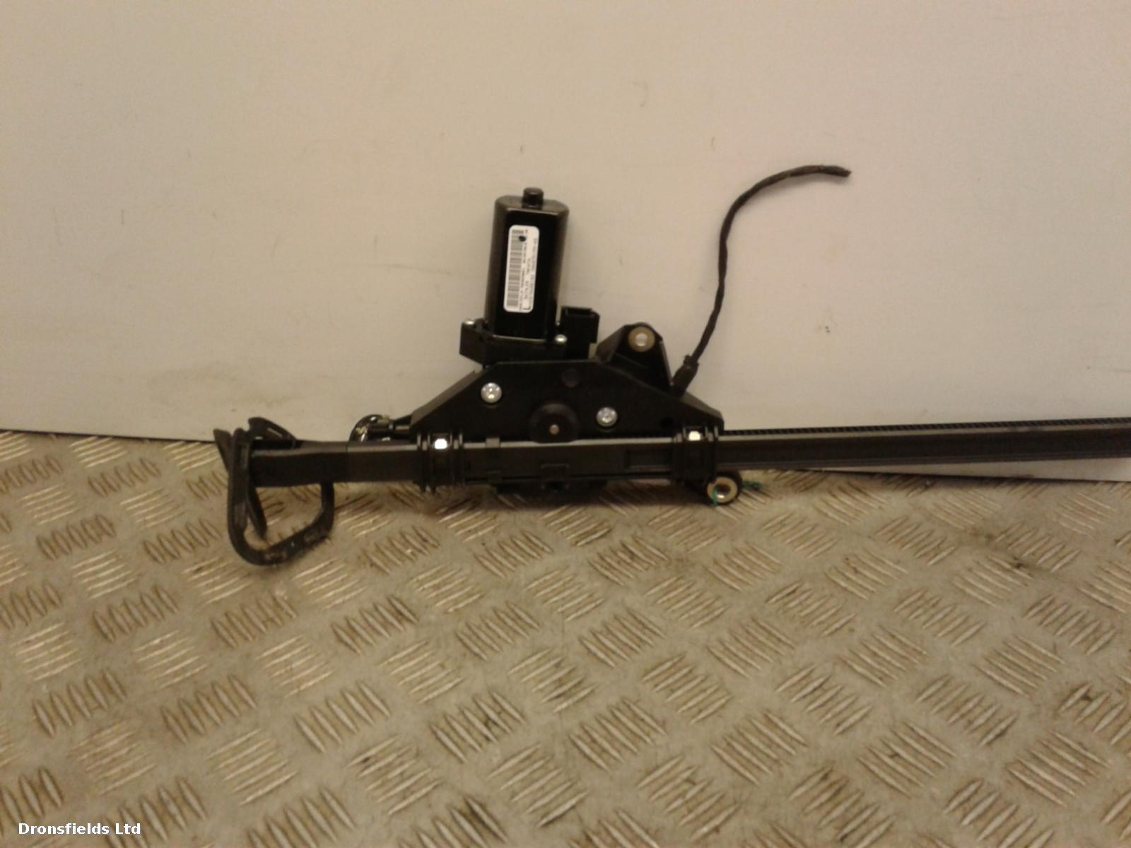 View Auto part Seat Belt Motor Mercedes E Class 2015