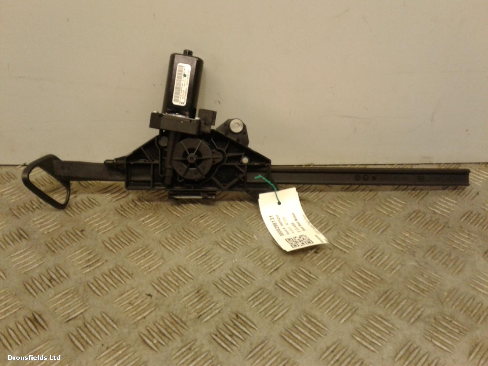 View Auto part Seat Belt Motor Mercedes E Class 2015
