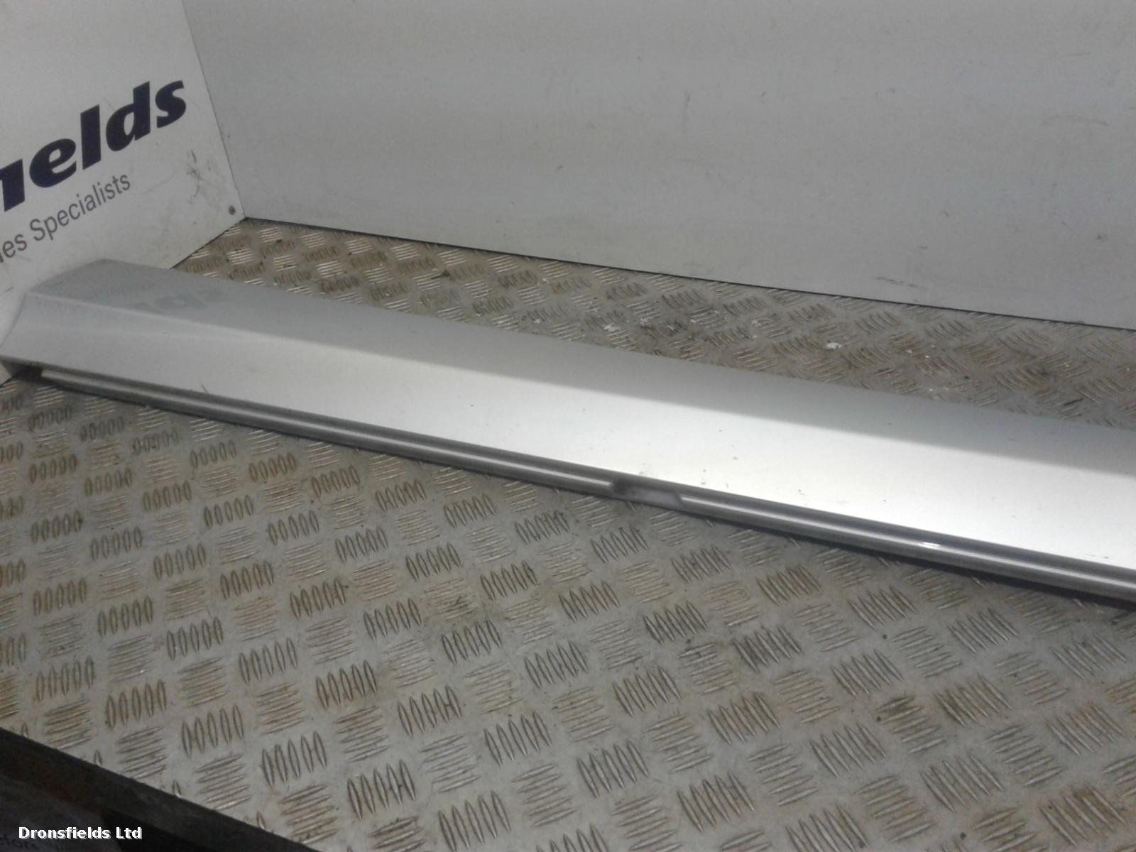 View Auto part Side Skirt Mercedes C Class 2011