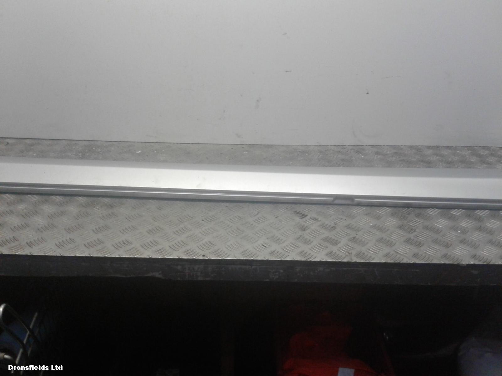 View Auto part Side Skirt Mercedes C Class 2011
