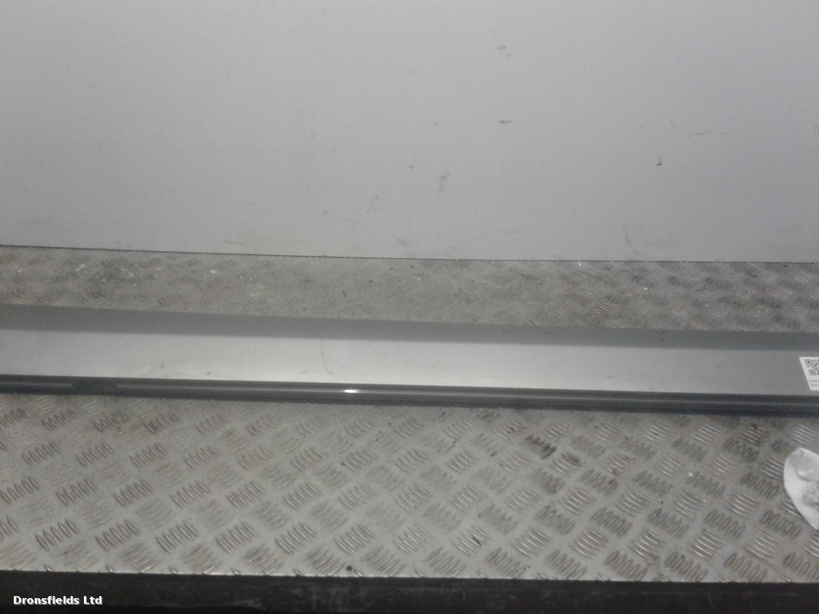 View Auto part Side Skirt Mercedes C Class 2007