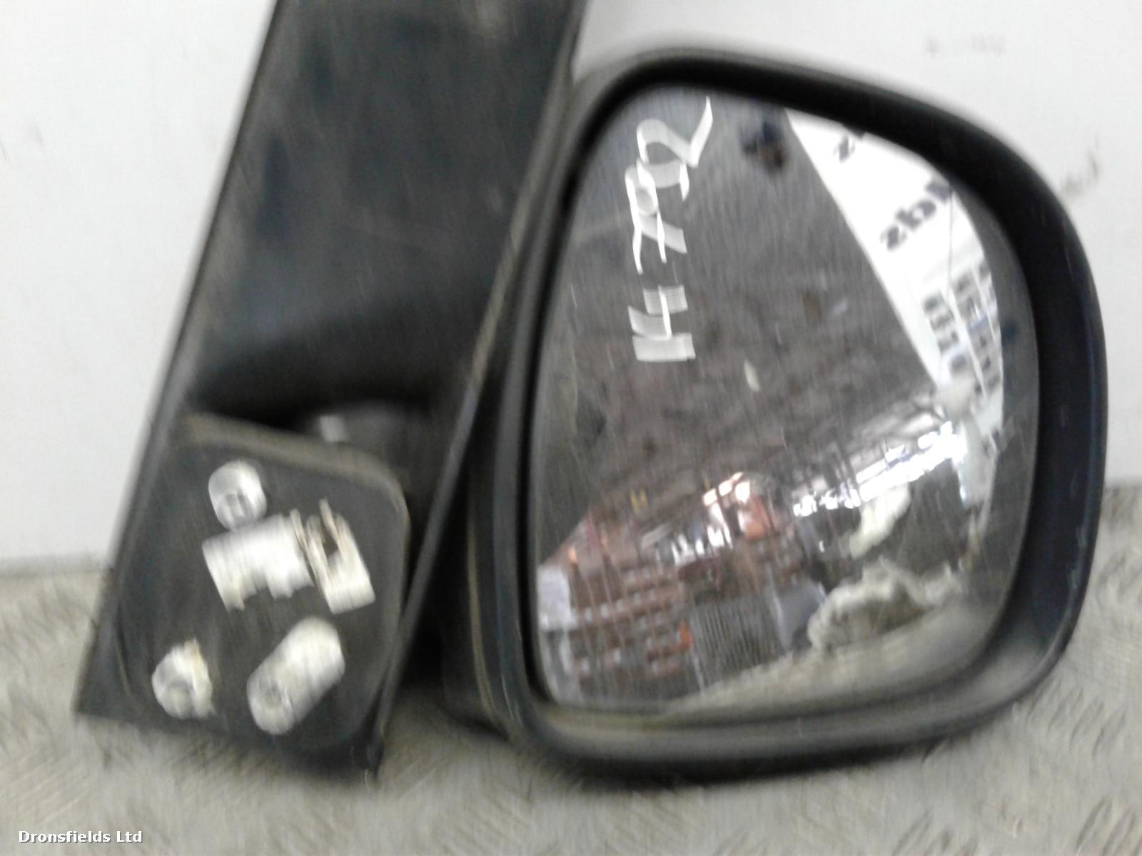 View Auto part R Door Mirror Mercedes Vito 2006