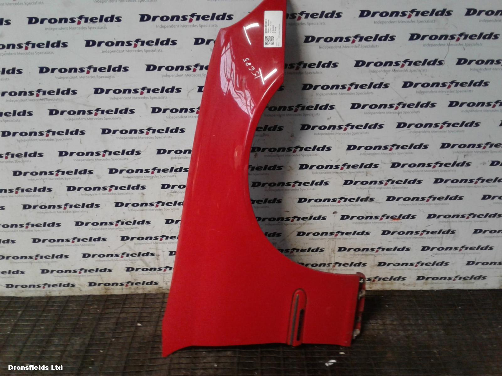 View Auto part R Wing Mercedes C Class 2004