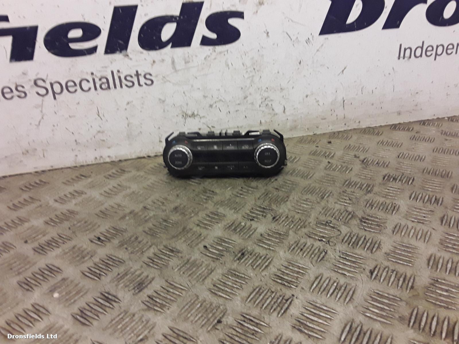 View Auto part Heater/AC Controller Mercedes A Class 2017