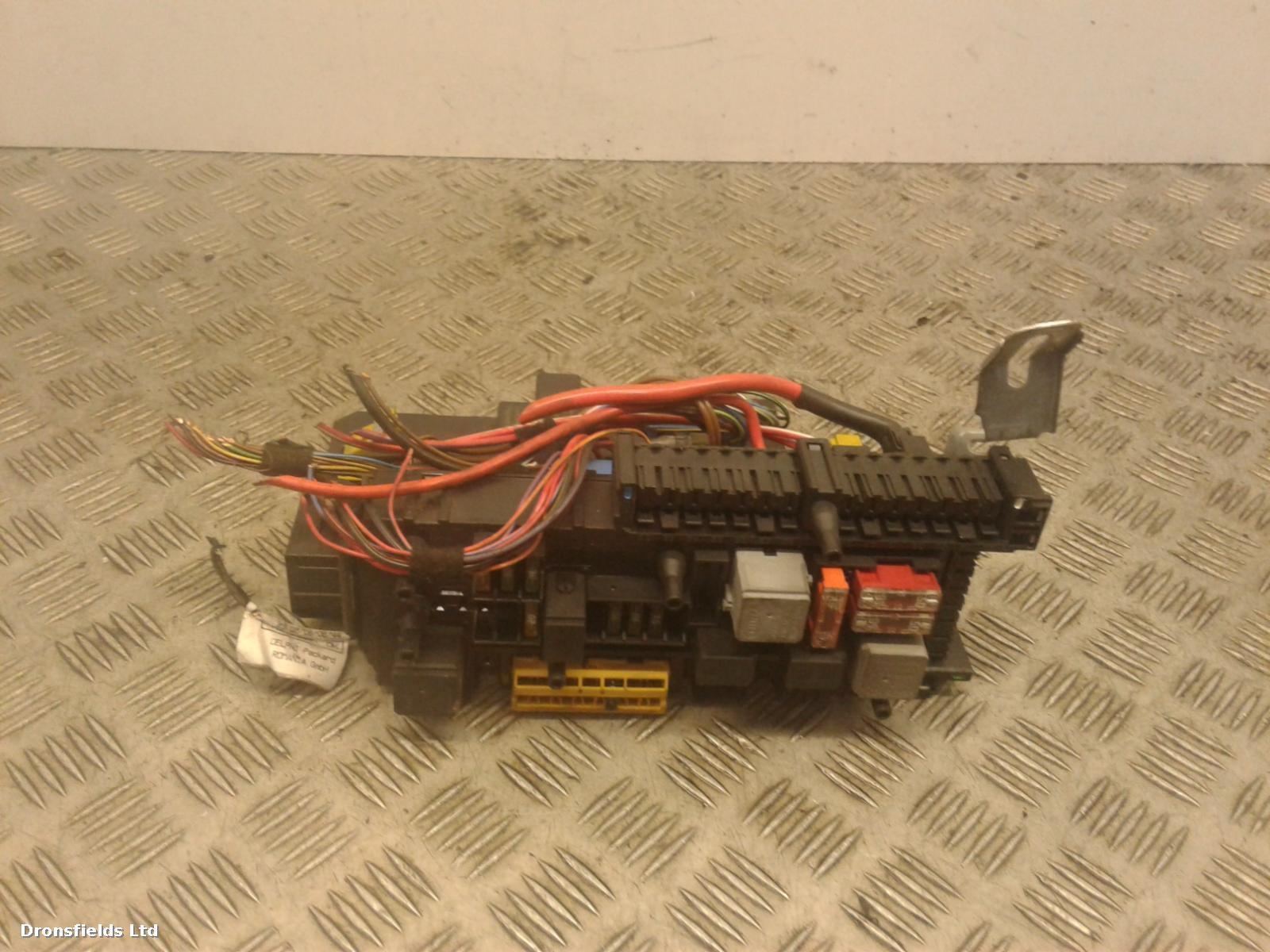 View Auto part Fuse Box Mercedes C Class 2008