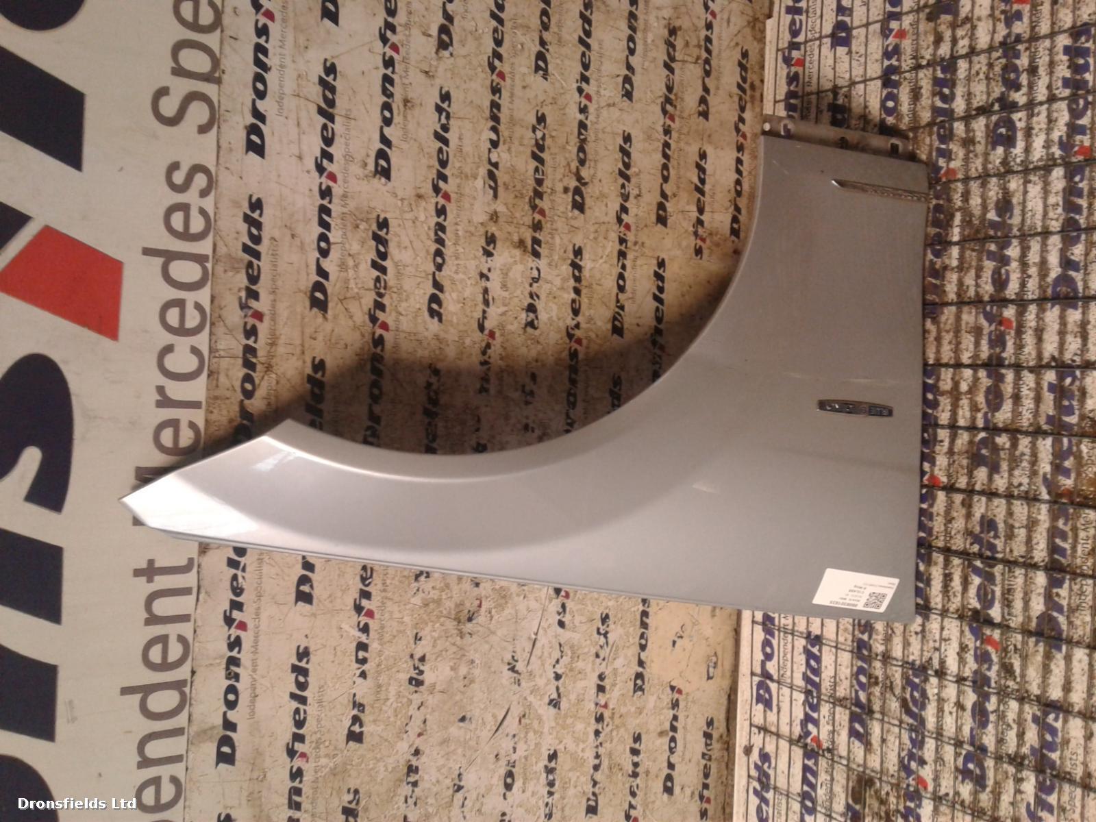 View Auto part R Wing Mercedes C Class 2010