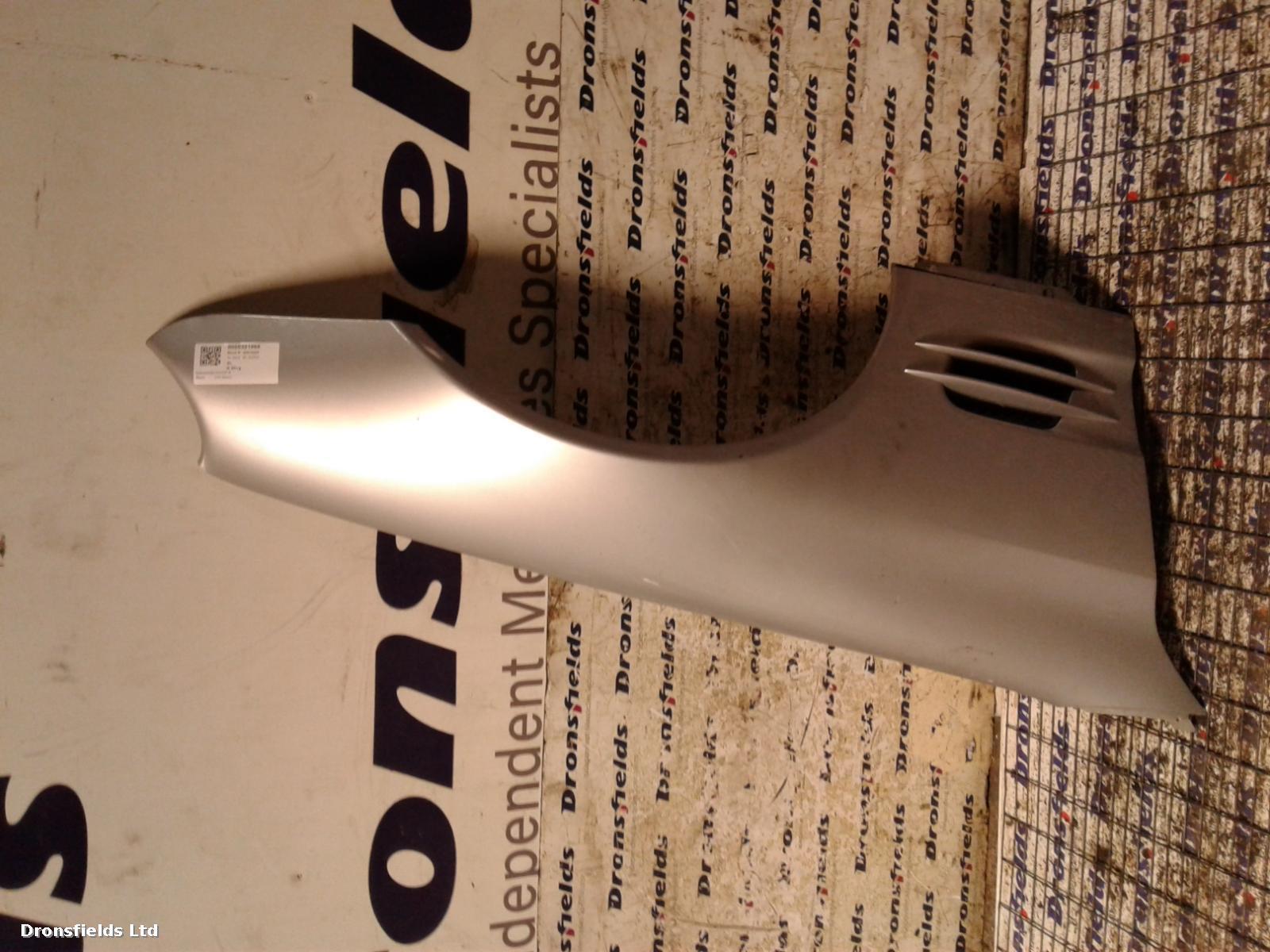 View Auto part R Wing Mercedes Sl 2003