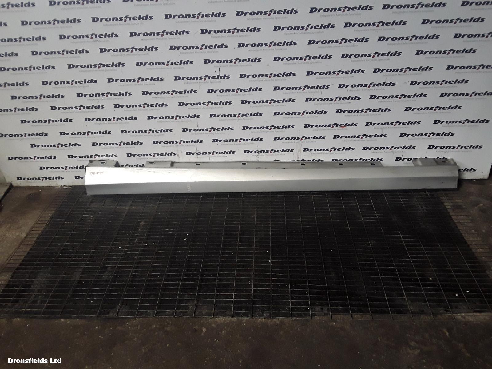 View Auto part Side Skirt Mercedes C Class 2008