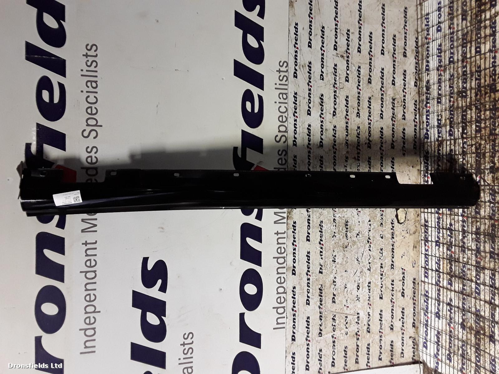View Auto part Side Skirt Mercedes C Class 2011