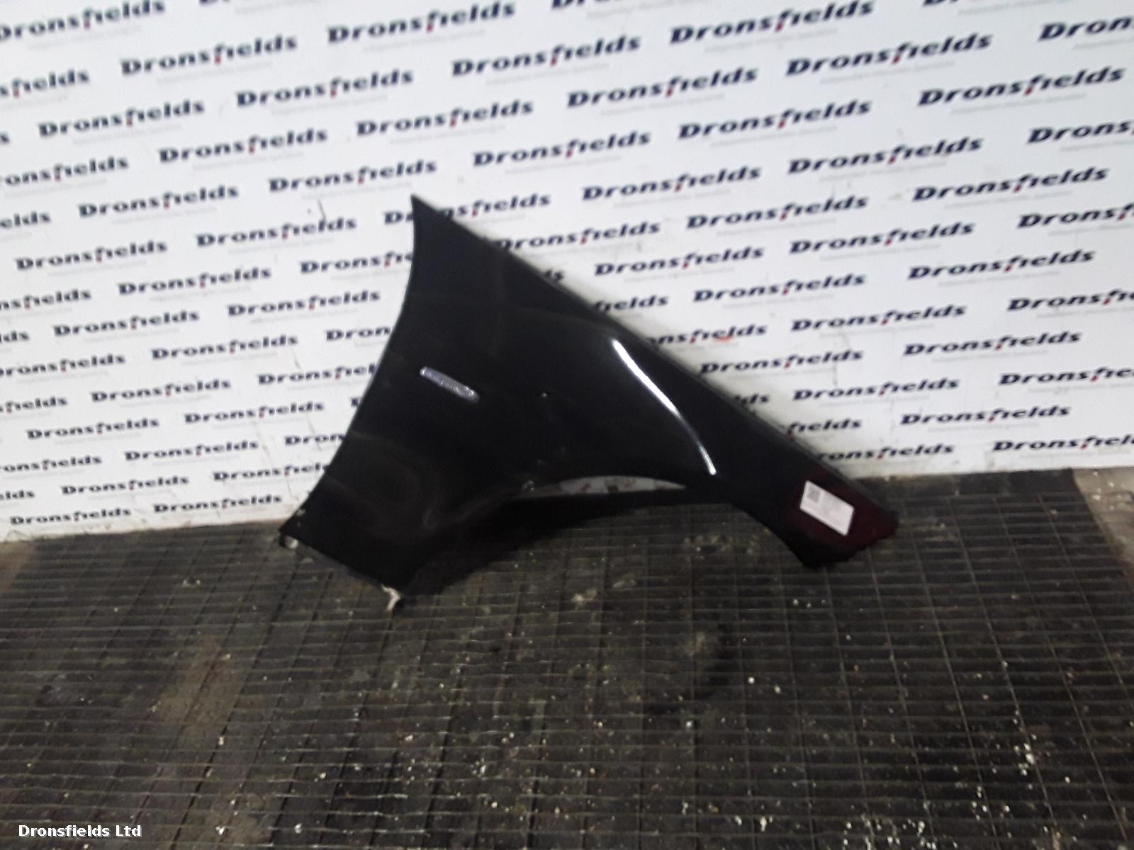 View Auto part R Wing Mercedes E Class 2010