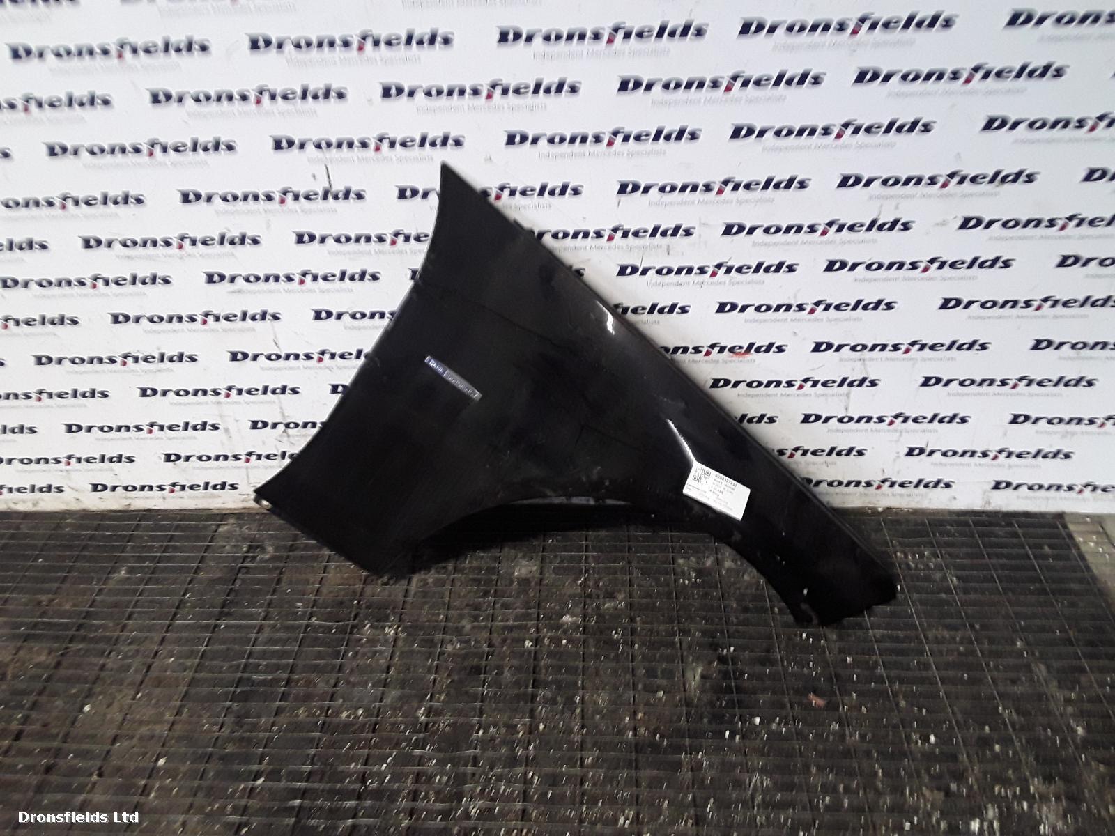 View Auto part R Wing Mercedes E Class 2010