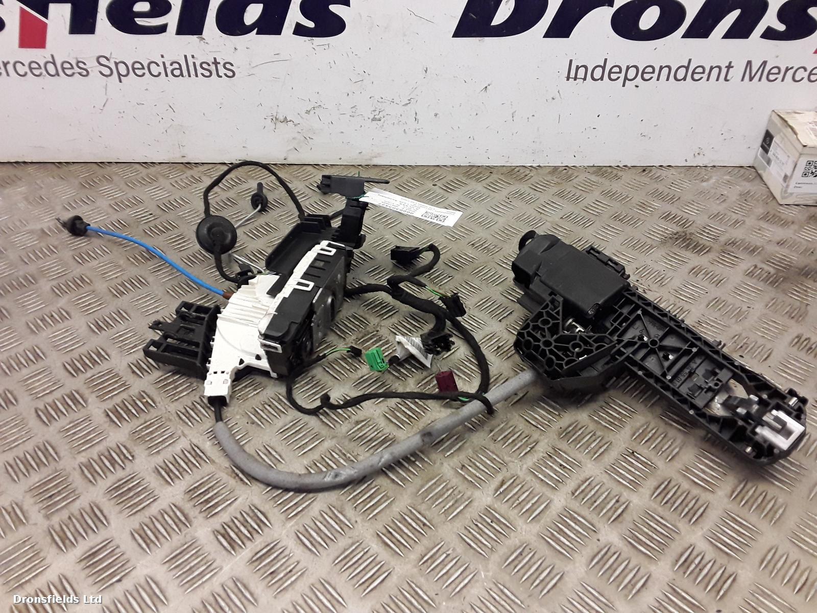 View Auto part Door Lock Assembly Mercedes A Class 2015