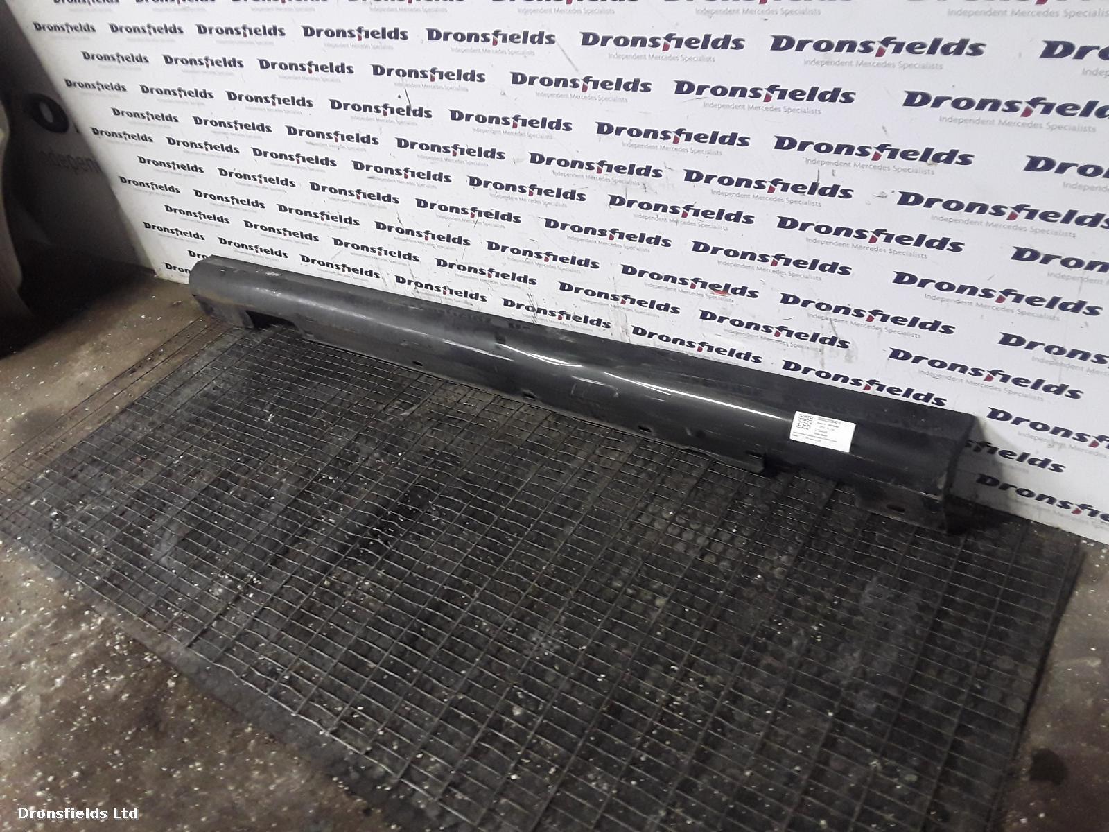 View Auto part Side Skirt Mercedes C Class 2013