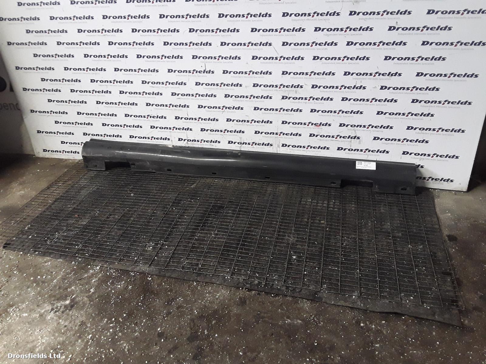 View Auto part Side Skirt Mercedes C Class 2013