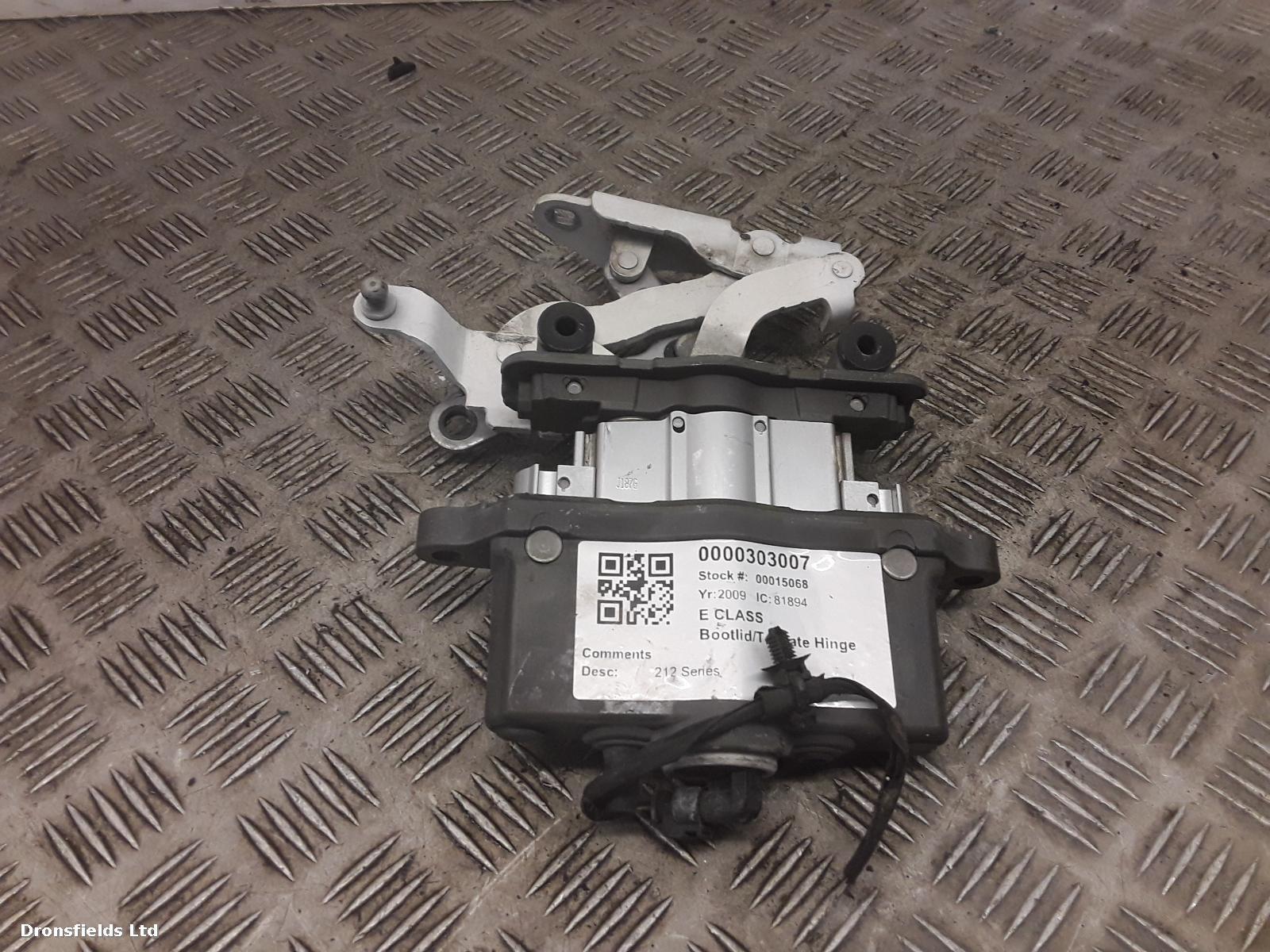 View Auto part Bootlid/Tailgate Hinge Mercedes E Class 2009