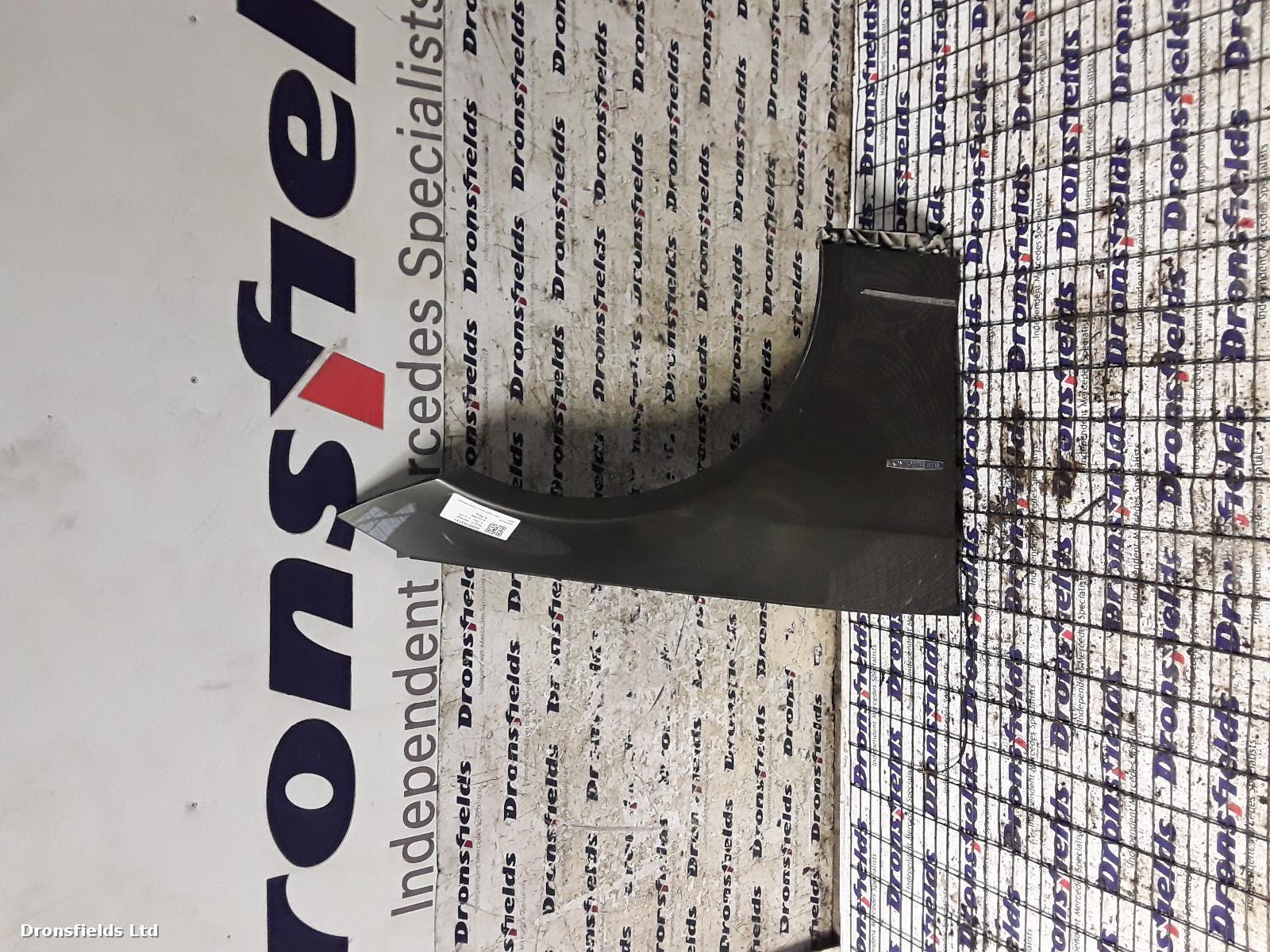 View Auto part R Wing Mercedes E Class 2009