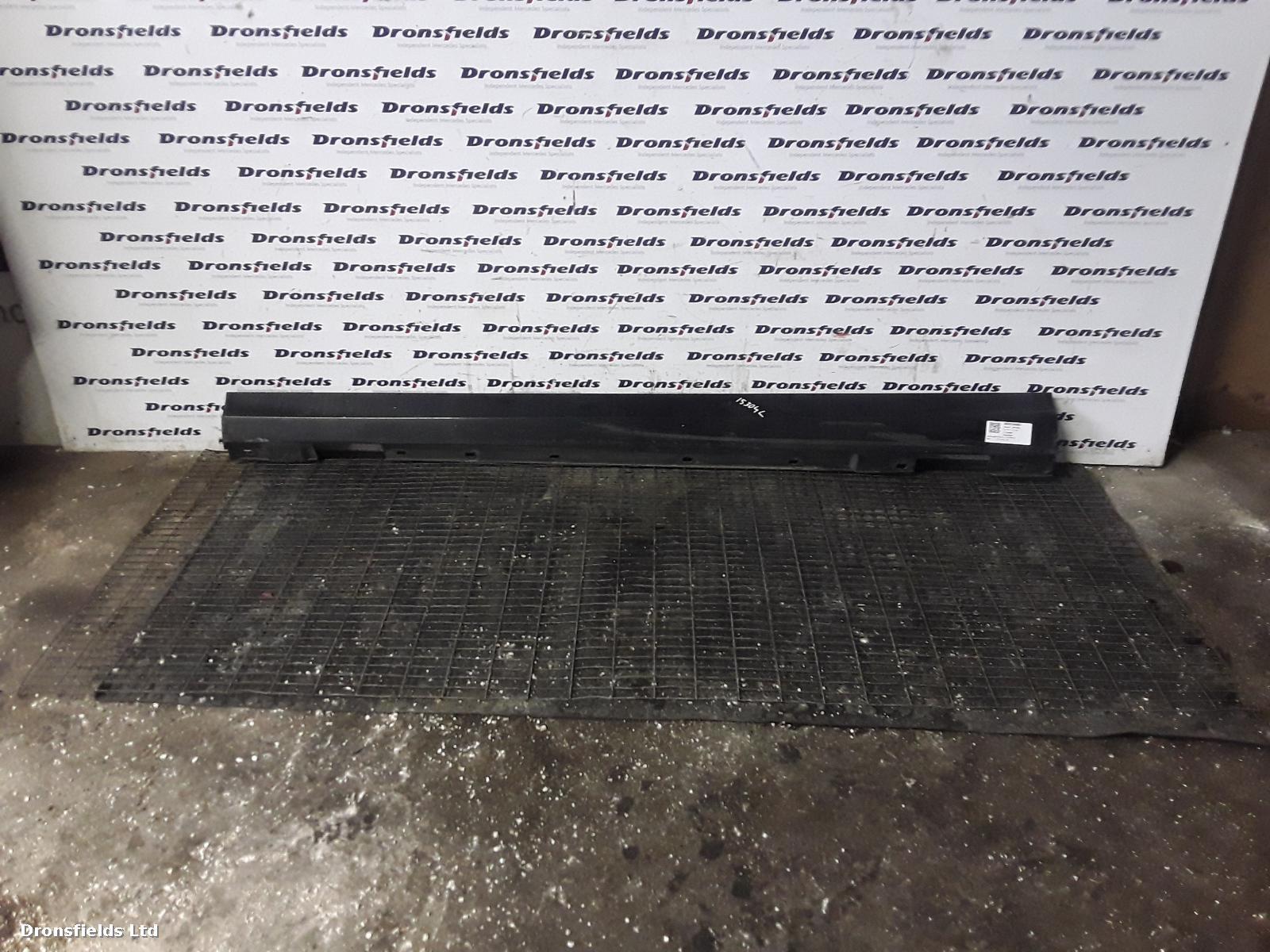 View Auto part Side Skirt Mercedes C Class 2012