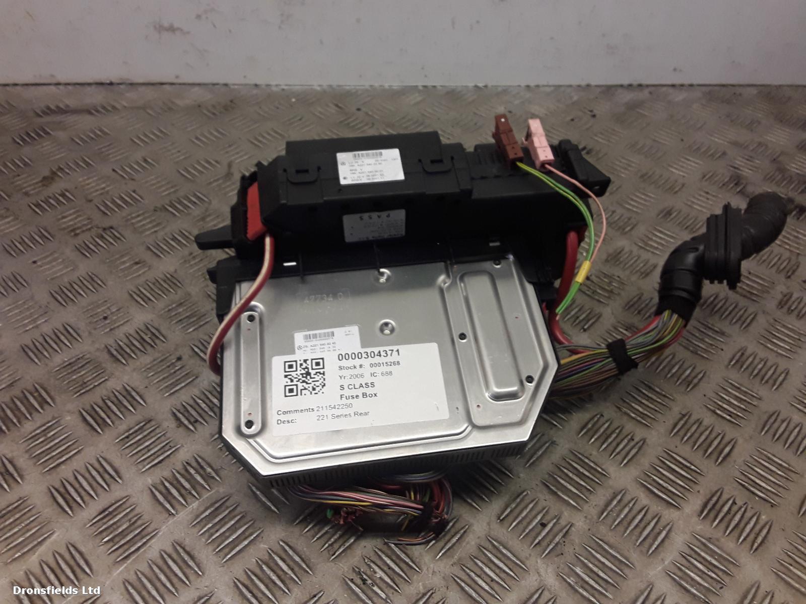 View Auto part Fuse Box Mercedes S Class 2006