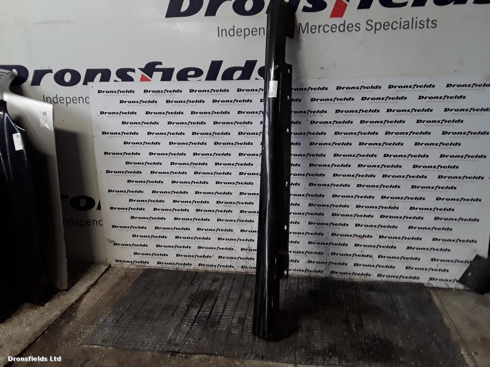 View Auto part Side Skirt Mercedes C Class 2007