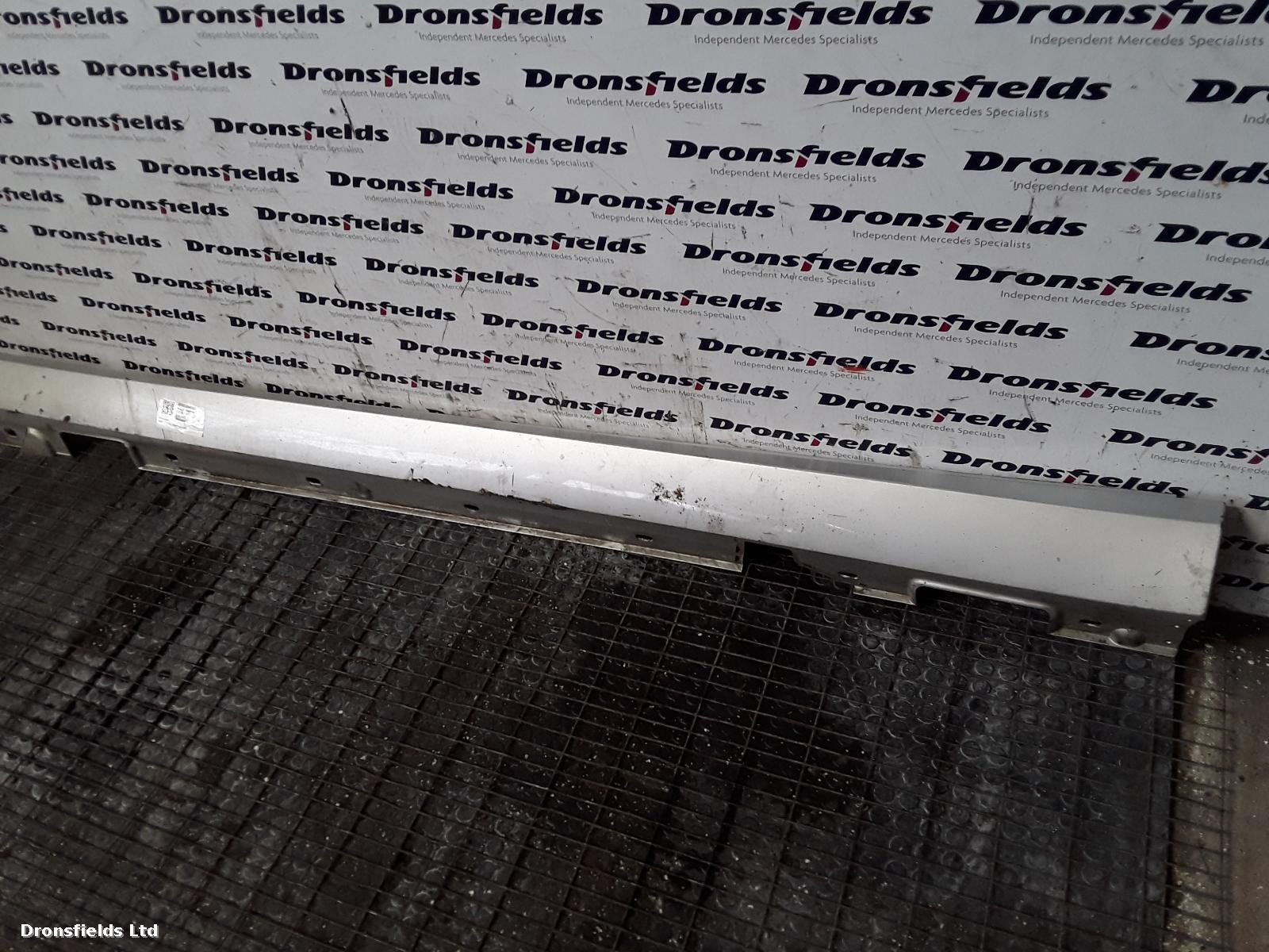View Auto part Side Skirt Mercedes E Class 2004