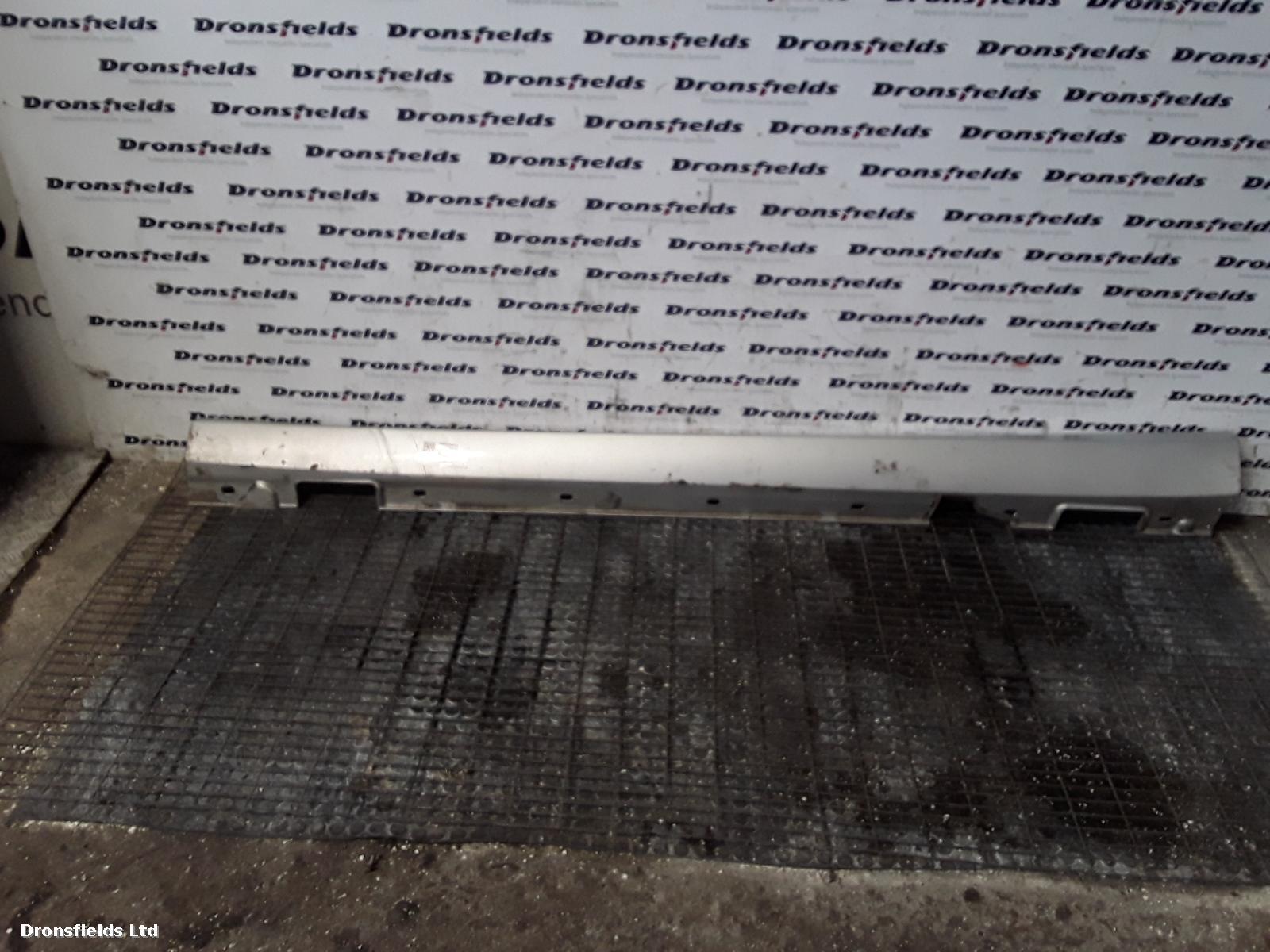 View Auto part Side Skirt Mercedes E Class 2004