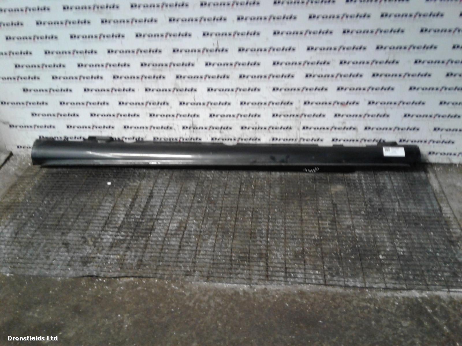 View Auto part Side Skirt Mercedes C Class 2015