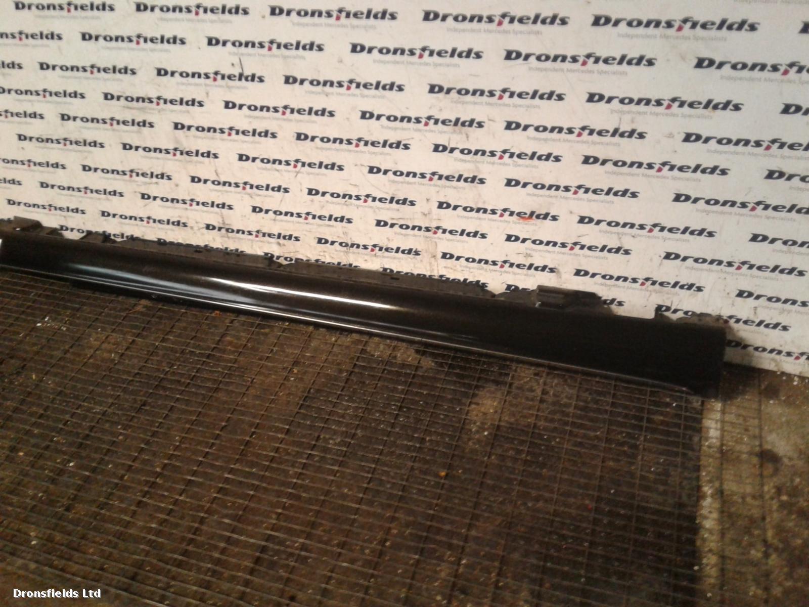 View Auto part Side Skirt Mercedes C Class 2015