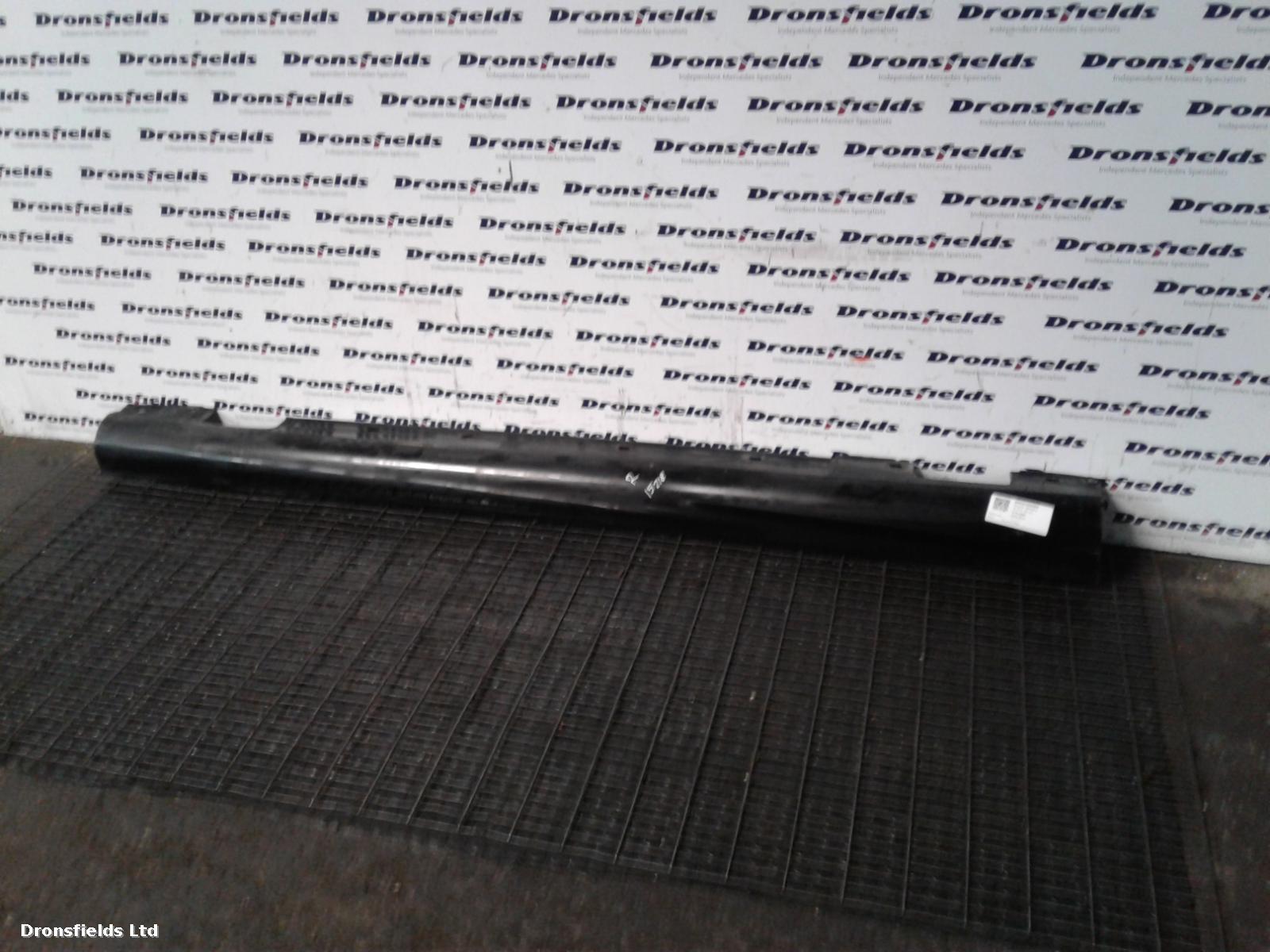 View Auto part Side Skirt Mercedes C Class 2010