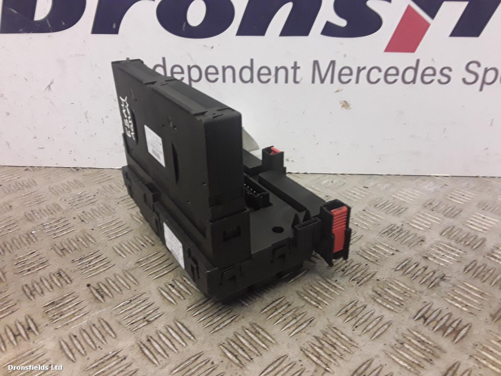 View Auto part Fuse Box Mercedes S Class 2006