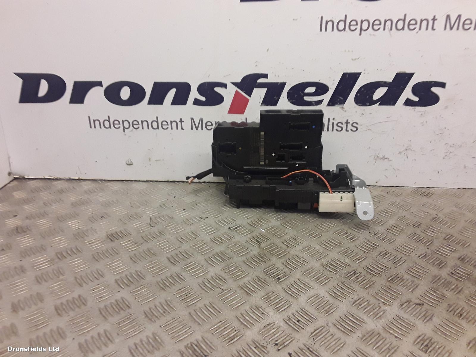 View Auto part Fuse Box Mercedes C Class 2010