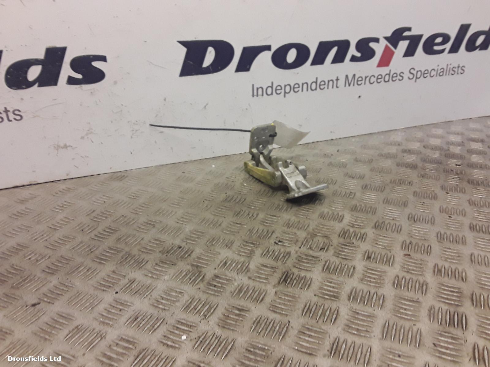 View Auto part Door Hinge Mercedes Sprinter 2015