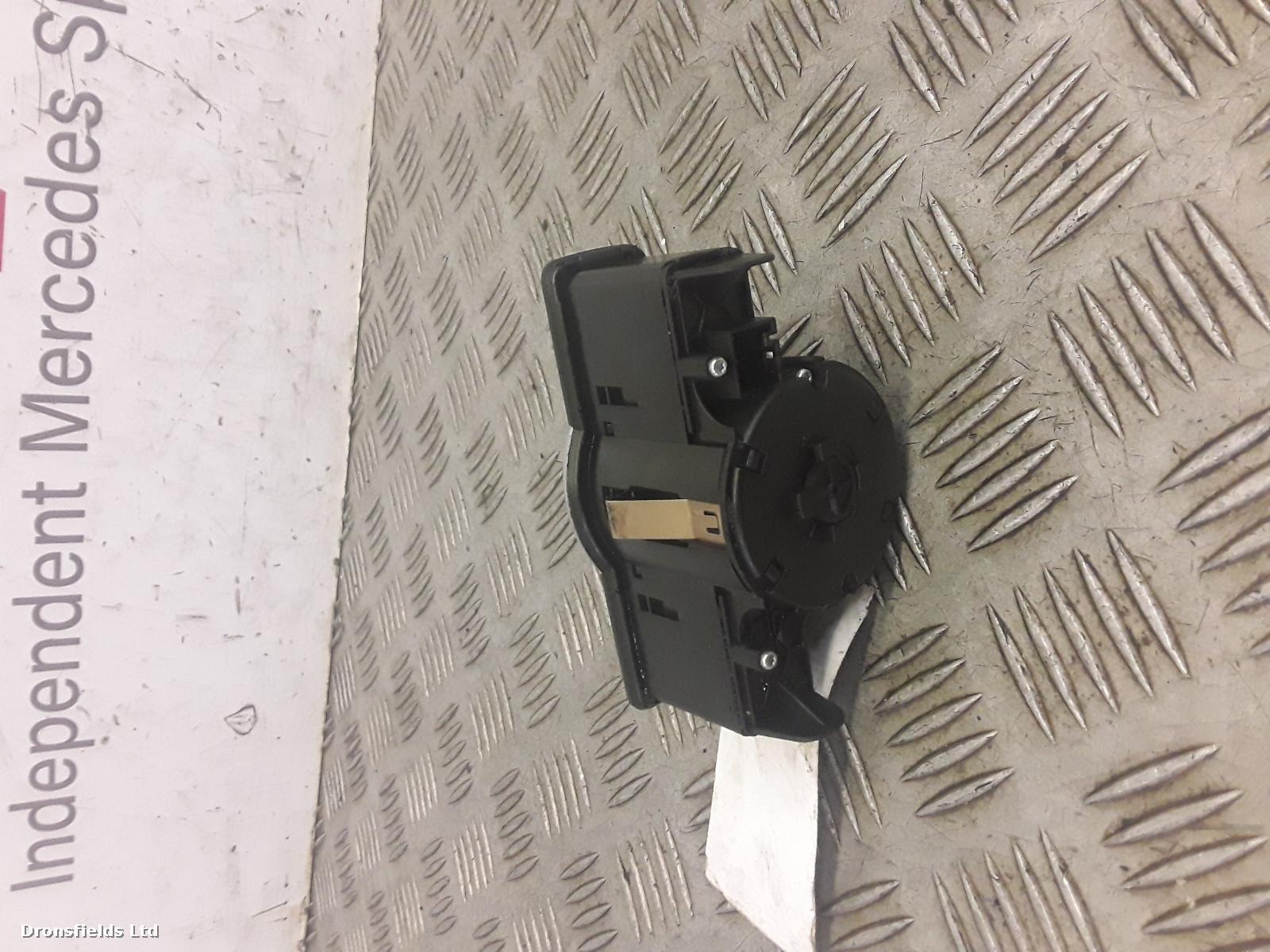 View Auto part Headlight Switch Mercedes C Class 2011