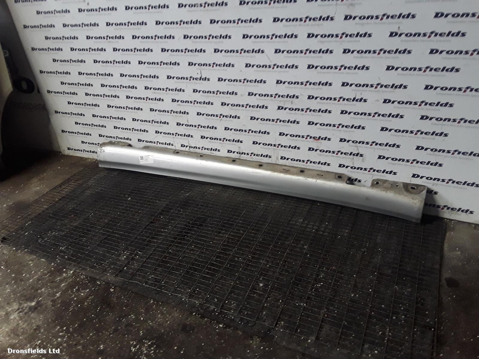 View Auto part Side Skirt Mercedes C Class 2007