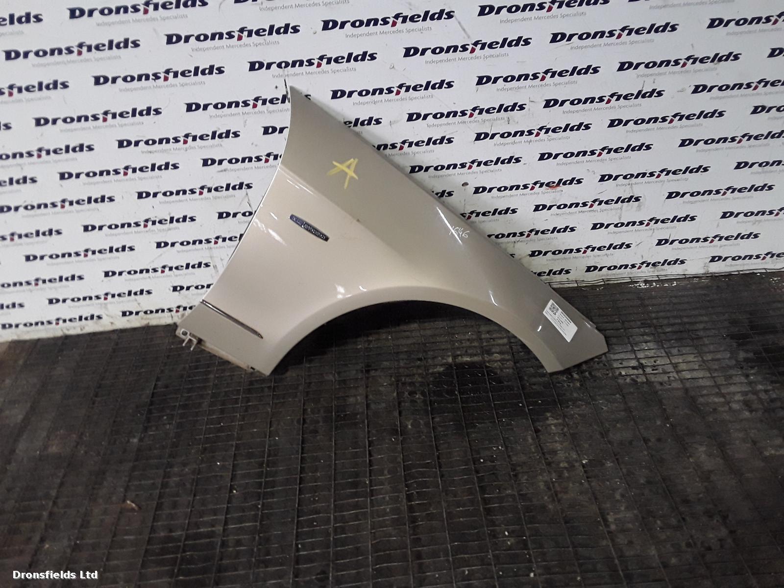 View Auto part R Wing Mercedes E Class 2011