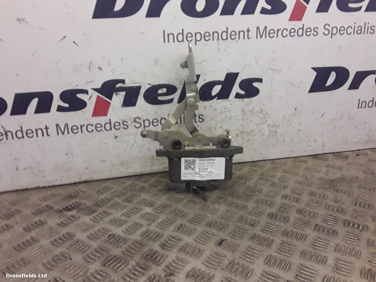 View Auto part Bonnet Hinge Mercedes E Class 2011