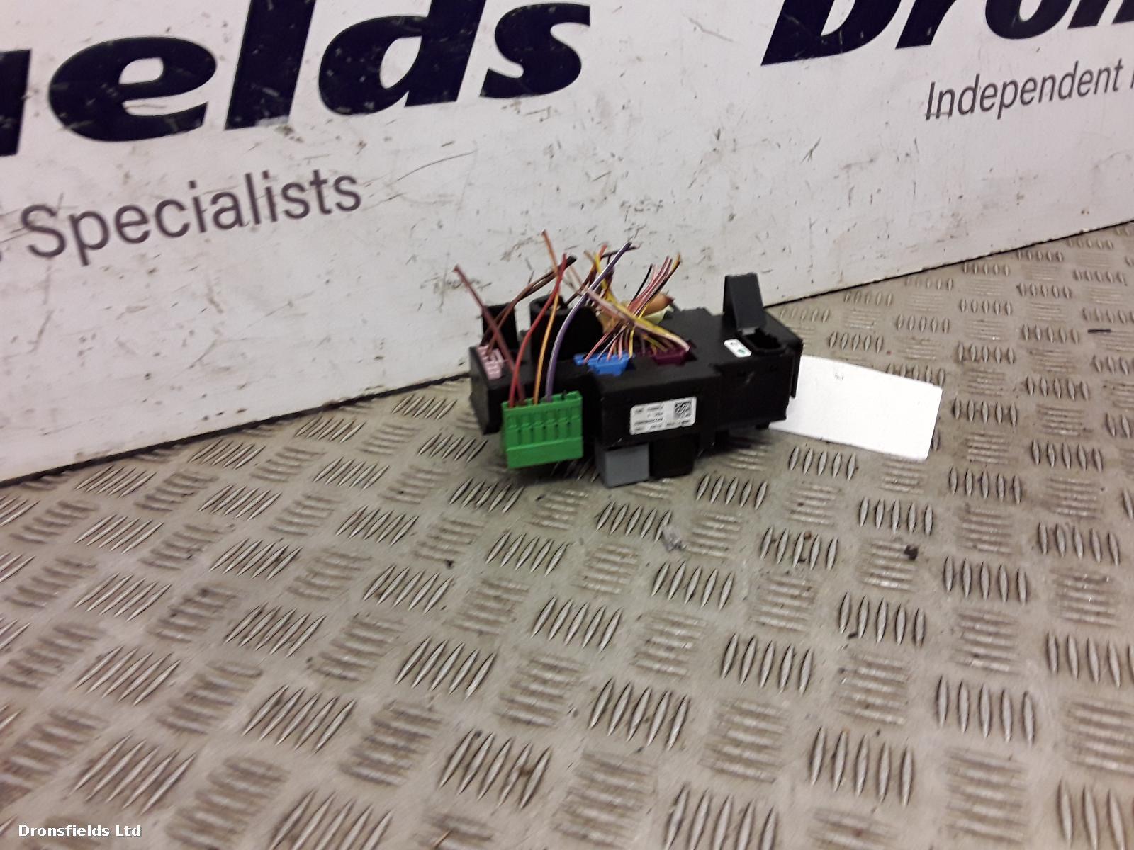 View Auto part Fuse Box Mercedes C Class 2017
